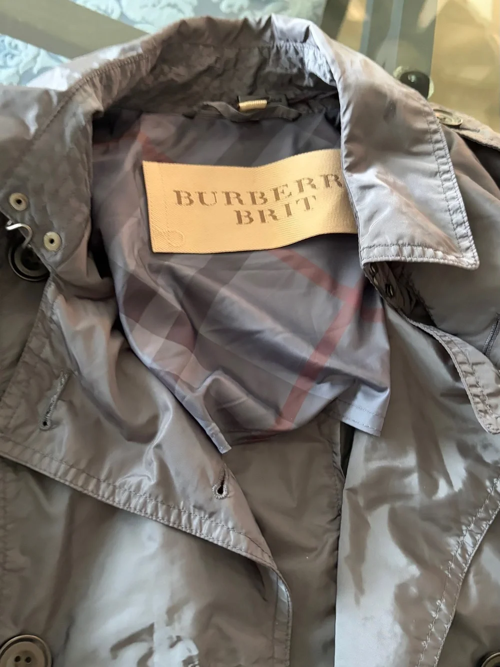 Burberry Women's Double-Breasted Trench Coat in Charcoal Gray - Picture 4 of 8